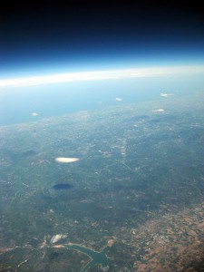 L'Adriatico settentrionale e il lago di Montedoglio (in basso). Quota: 15740 m