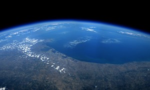 Il mare Adriatico. Il Nord è a sinistra. Panorama di Francesco Bonomi.