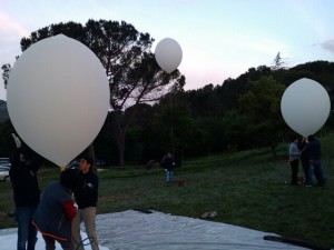 I palloni di StratoSpera 4 vengono preparati per il lancio