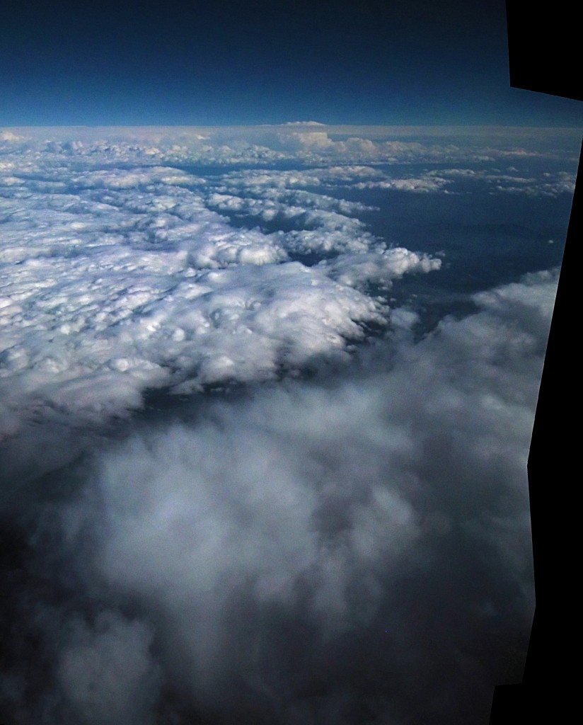 Un raro squarcio nella copertura nuvolosa visto da StratoSpera 5. Mosaico di Riccardo Rossi